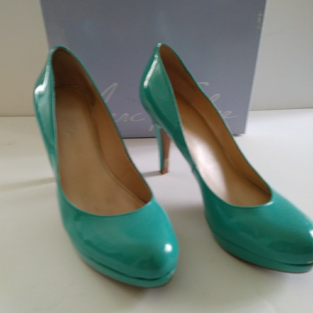 Marc Fisher Platform Pumps